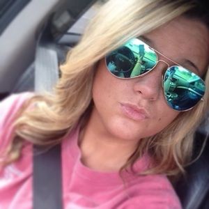 Meet your Posher, Lindsey